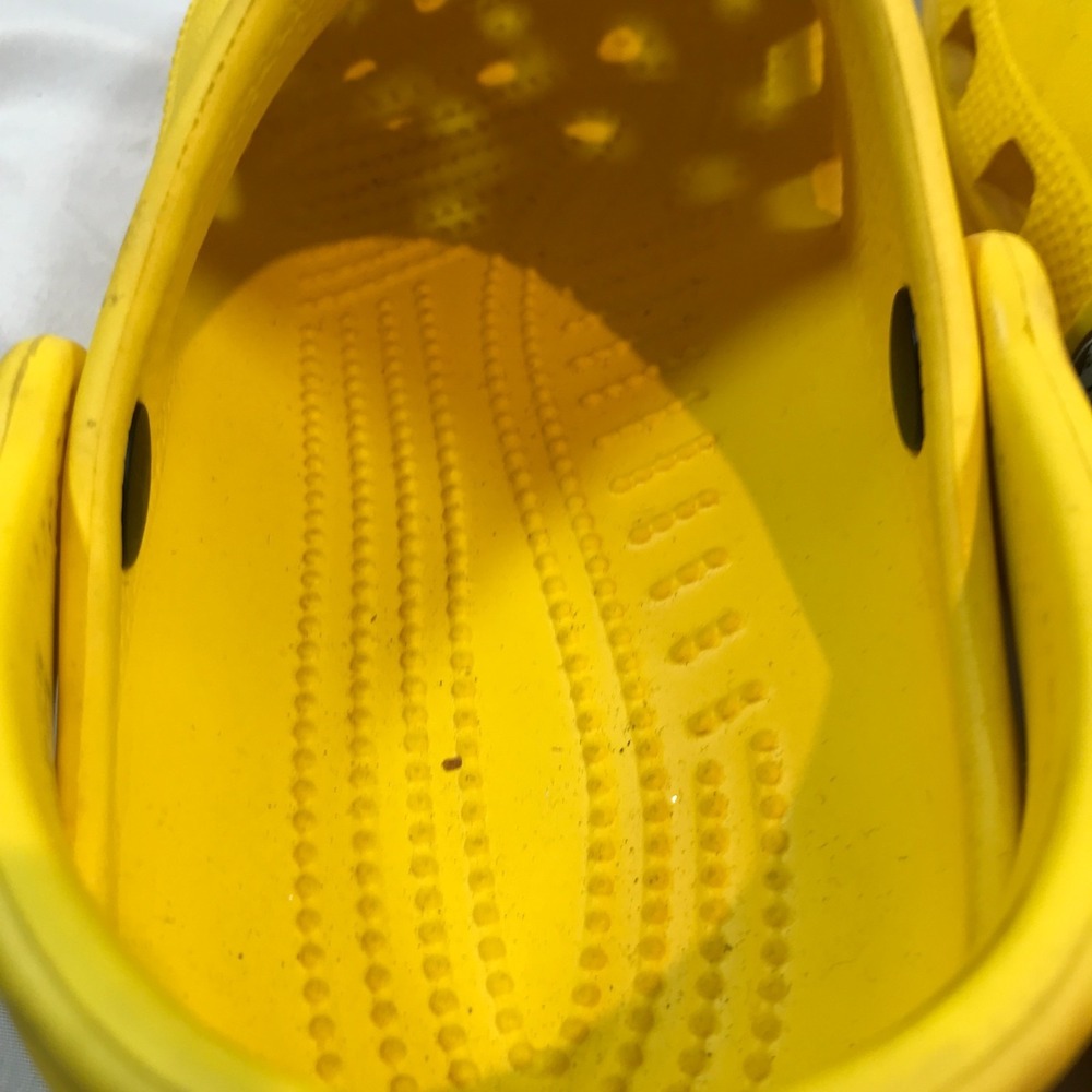 Crocs Yellow Clogs Slip On Casual Beach Garden Comfort Shoes M4 W6 Lightweight - Picture 10 of 16